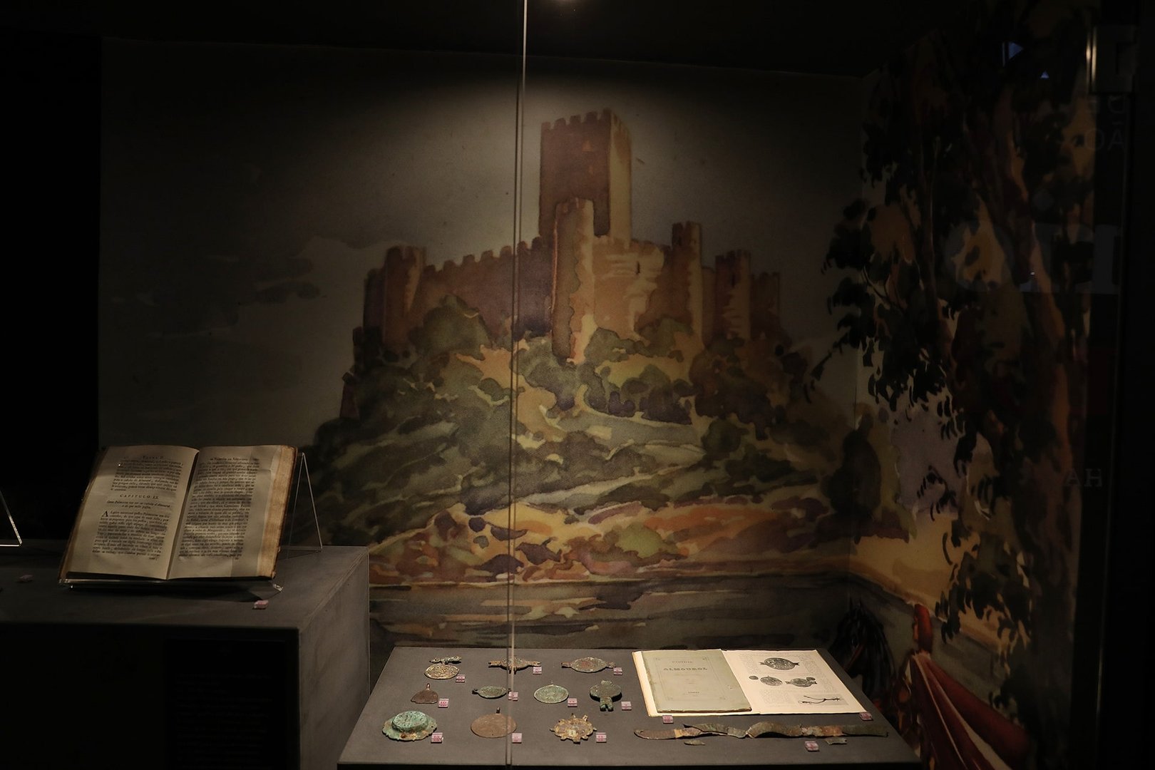 No CITA estão expostos achados arqueológicos encontrados no Castelo de Almourol em 1899