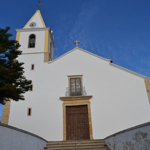 1-Fachada-principal-Igreja-Santo-Aleixo- reconstrucao-seculo-XVII-traco-maneirista-min