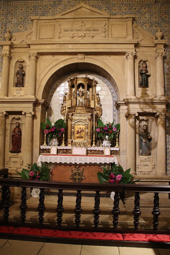 Renaissance Altarpiece dedicated to the Blessed Sacrament and with the four Evangelists