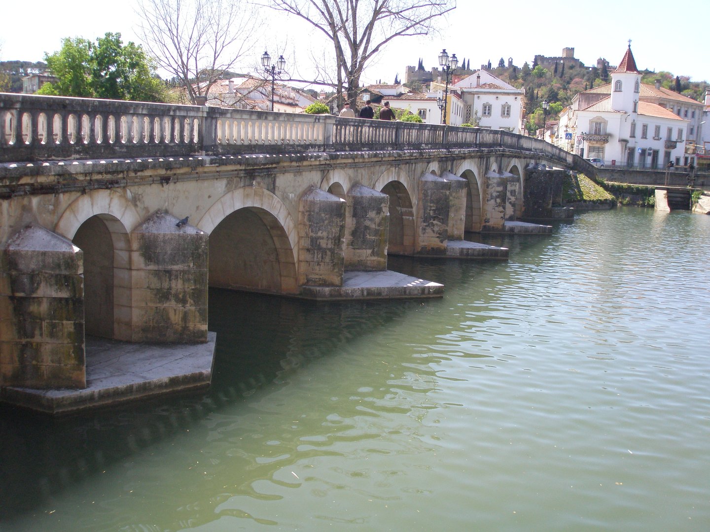 A Ponte Velha, ou Ponte de Dom Manuel, faz a ligação entre o centro histórico e a parte nova da cidade.
