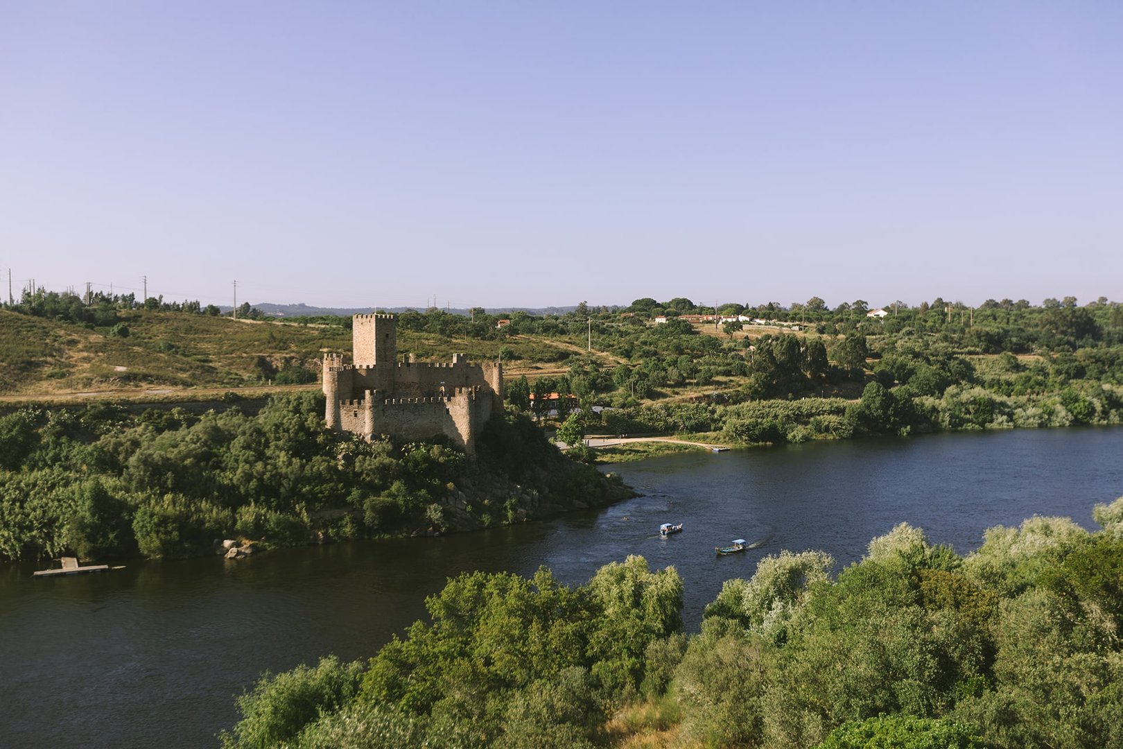 O Castelo de Almourol é um monumento militar emblemático da Reconquista