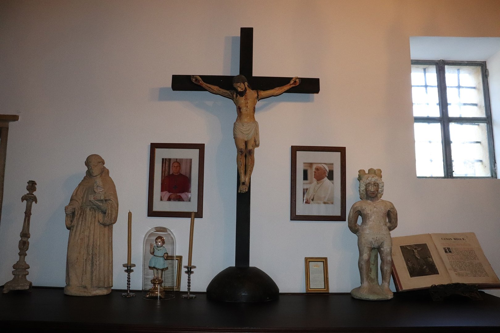 Imagens de Santo António, Cristo Crucificado e São Sebastião