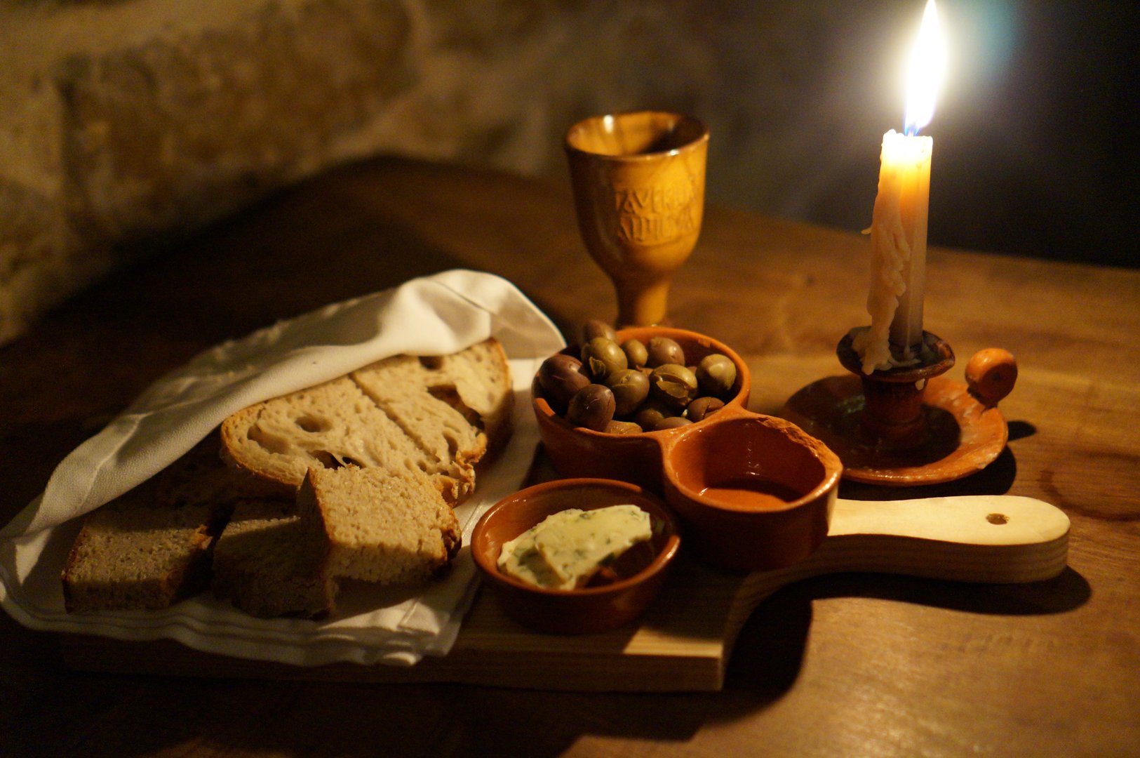 Tasting a meal with all the medieval precepts is possible.