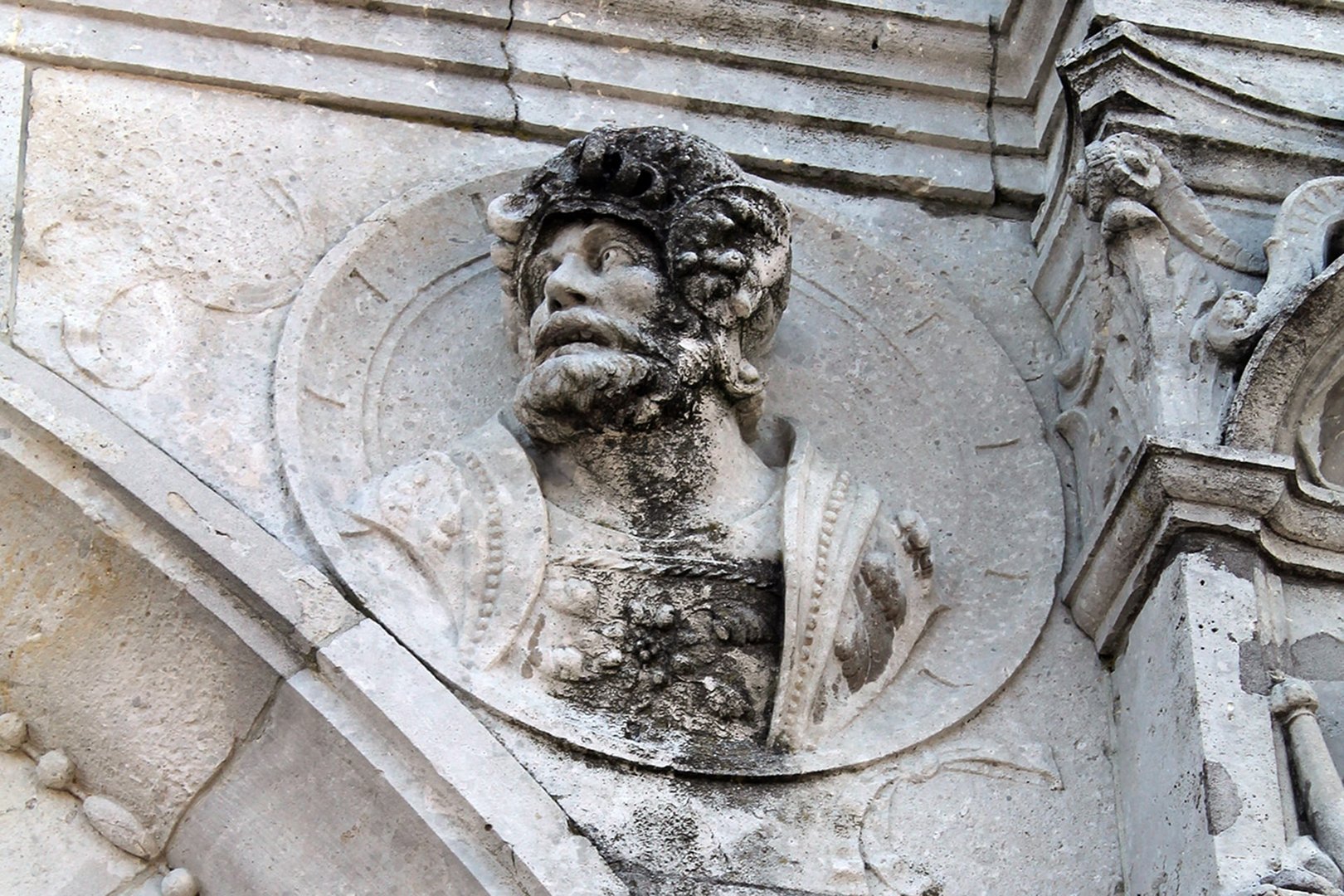 Bust of a warrior in the main portico