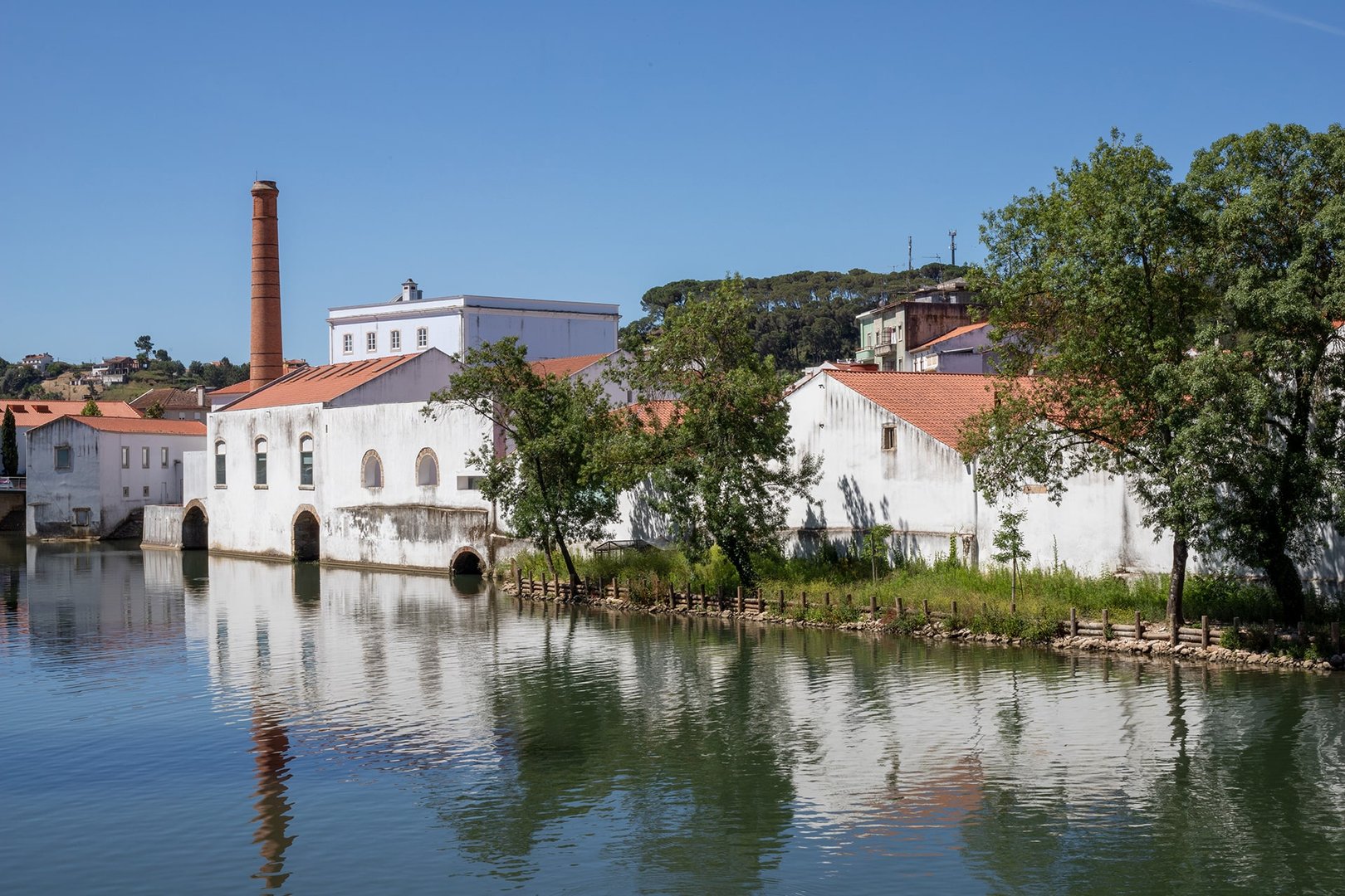 Complexo Cultural da Levada -  Composta por edifícios de antigos moinhos e lagares, duas antigas fábricas de moagem e uma central elétrica.