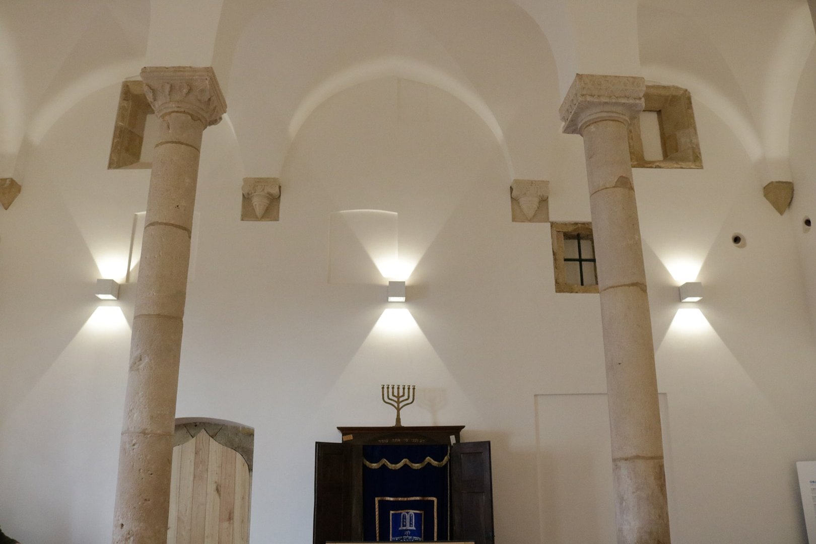 Desde 15 de outubro de 2019 está aqui instalado o Núcleo Interpretativo da Sinagoga de Tomar.