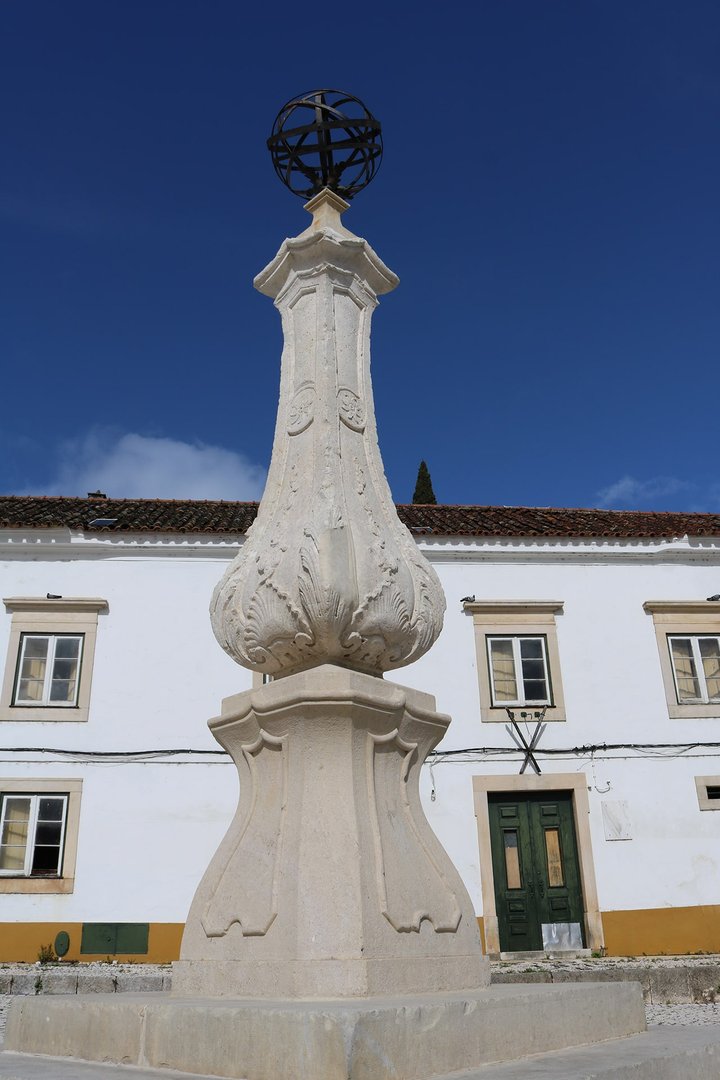 O Pelourinho de Tomar é um monumento classificado como imóvel de interesse público, desde 1933.