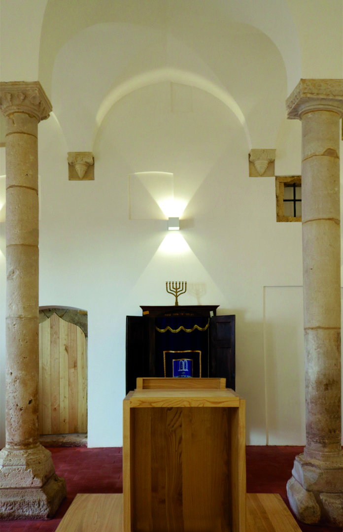 For the Jewish community of Tomar, the Synagogue worked as a school, assembly hall, and court.